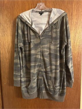 torrid Neutral Gray Crewneck Top with Branded Tag